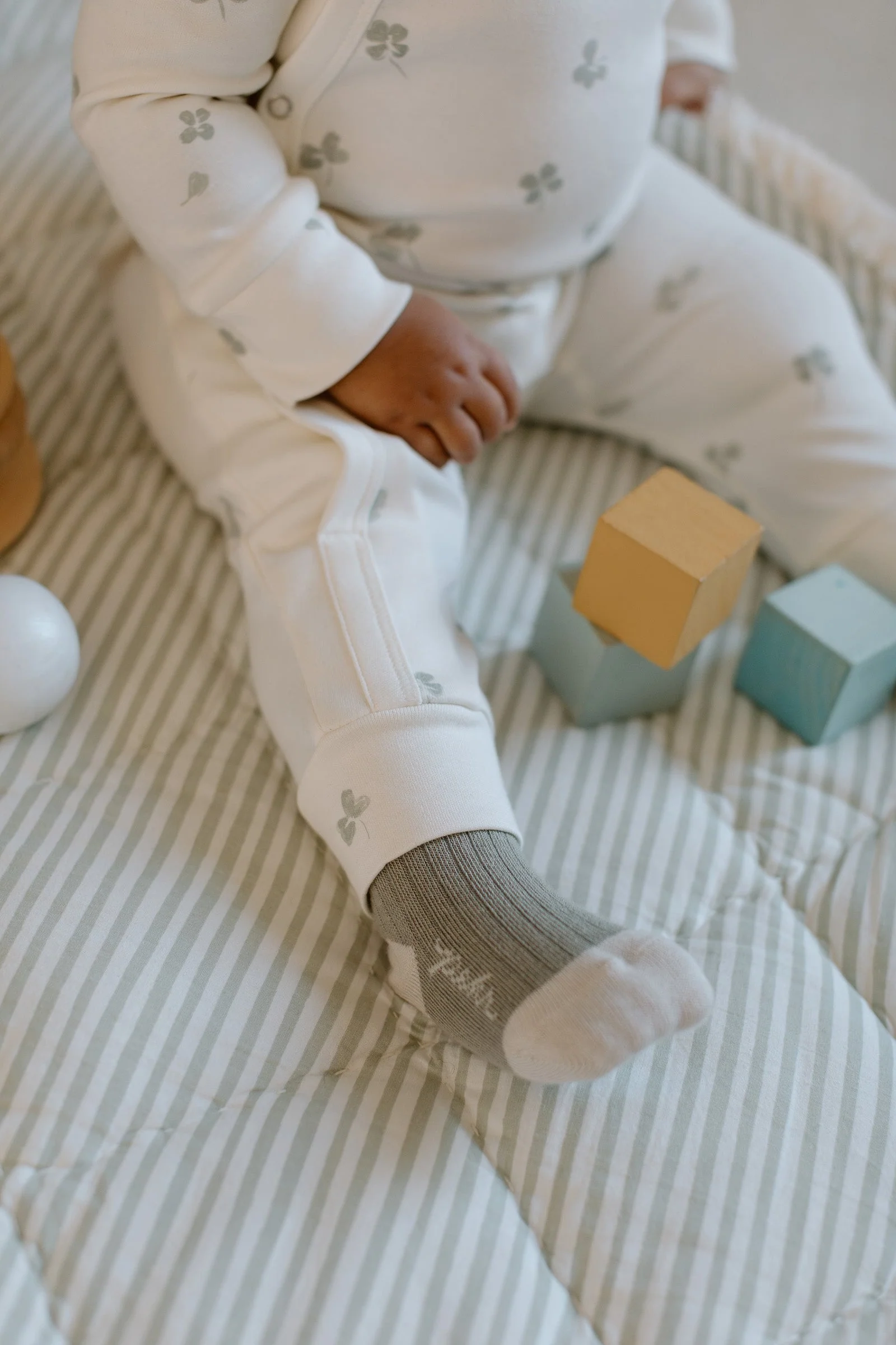 Crew Socks with grips 3 Pack - Sage - Image 4