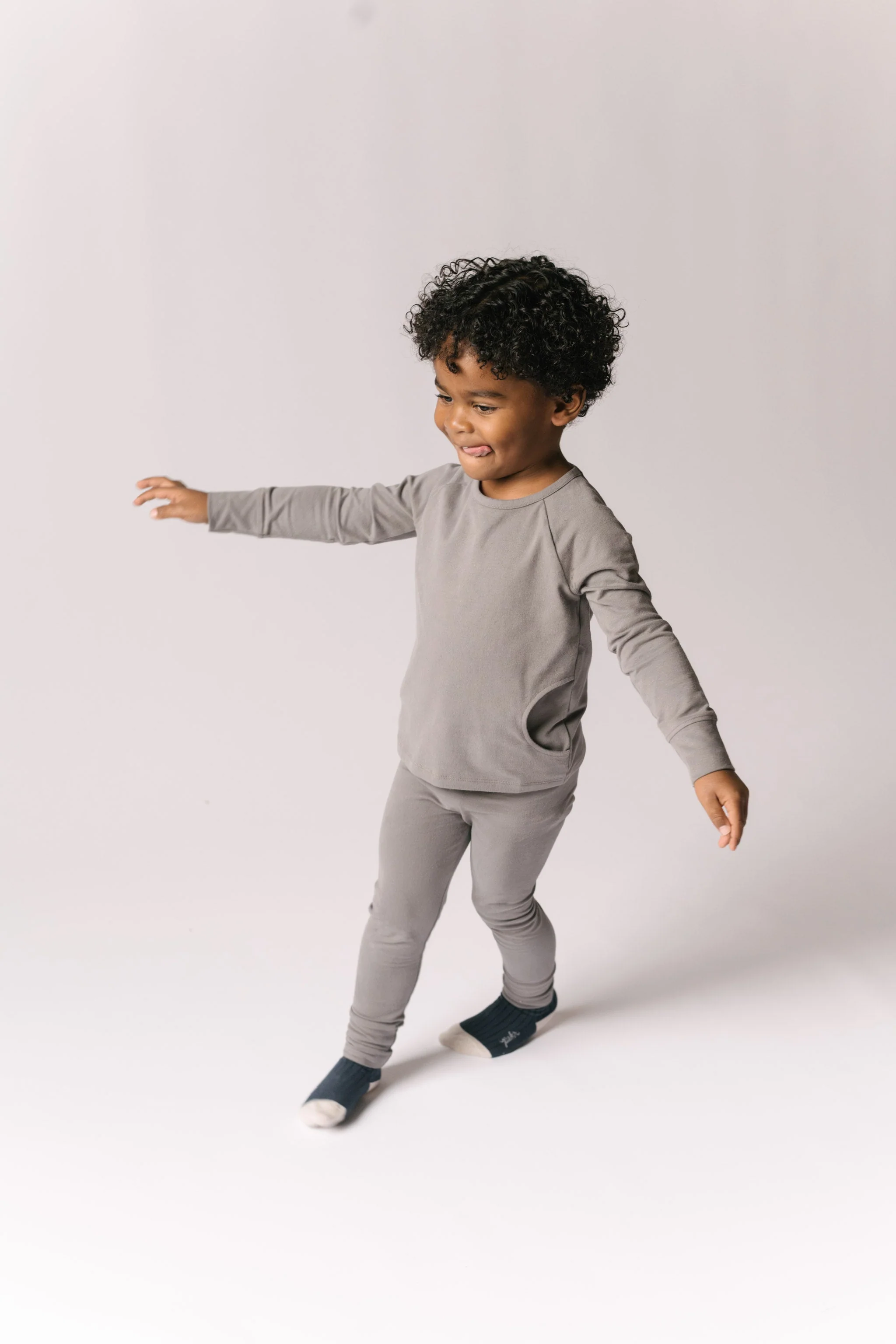 Essentials Legging - Charcoal - Image 8