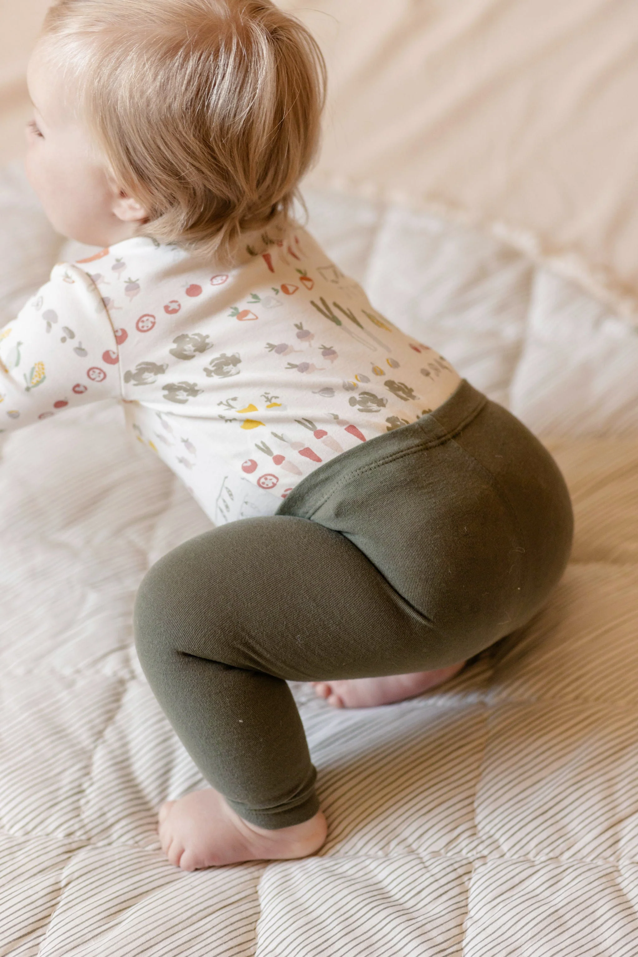 Essentials Legging - Olive - Image 4